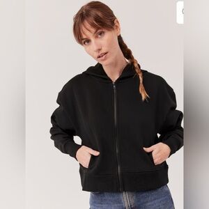 Womens PACT Organic Cotton Black Brushed Fleece
Courtside Hoodie Size L